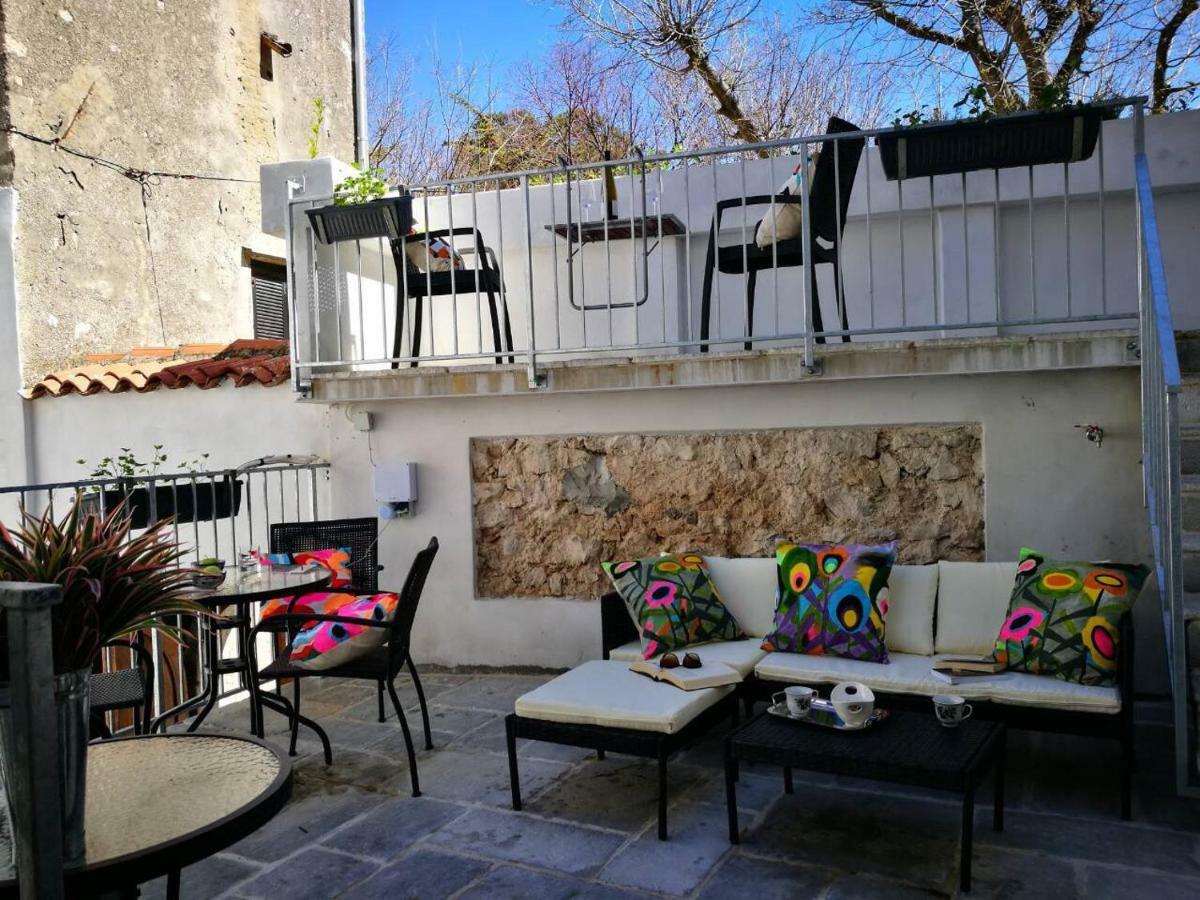Cres Art Studio Kuning Apartment Εξωτερικό φωτογραφία